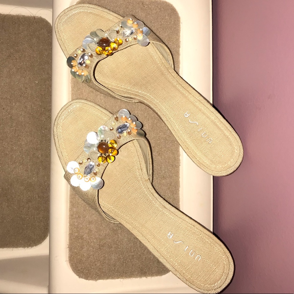 Beaded Canvas Open Toe Kitten Heel || Size 7